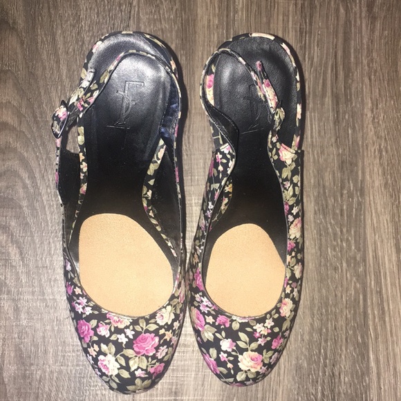 Forever 21 floral heels size 9 - Picture 2 of 3